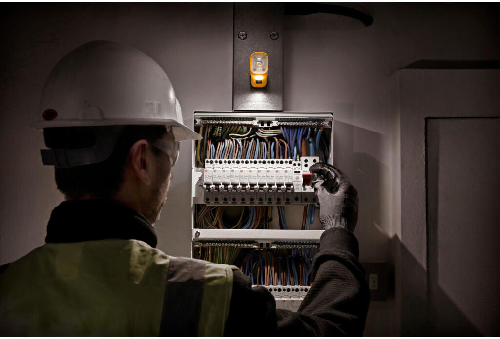 Фонарь светодиодный аккумуляторный DeWALT DCL183 DCL183 - Изображение 14