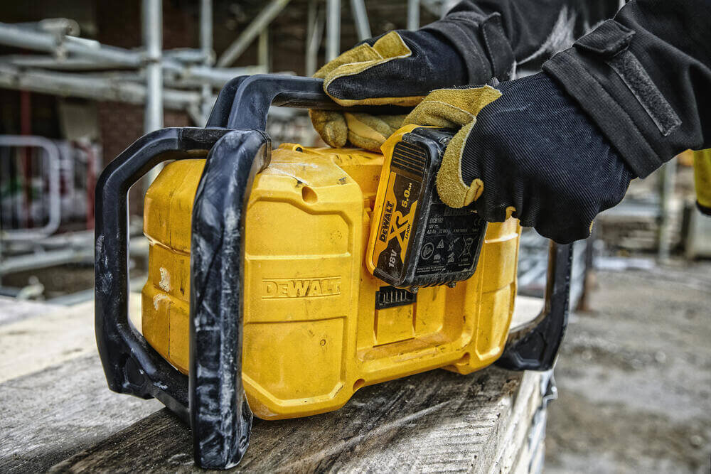 Зарядное устройство-радиоприемник DeWALT DCR029 - Изображение 7