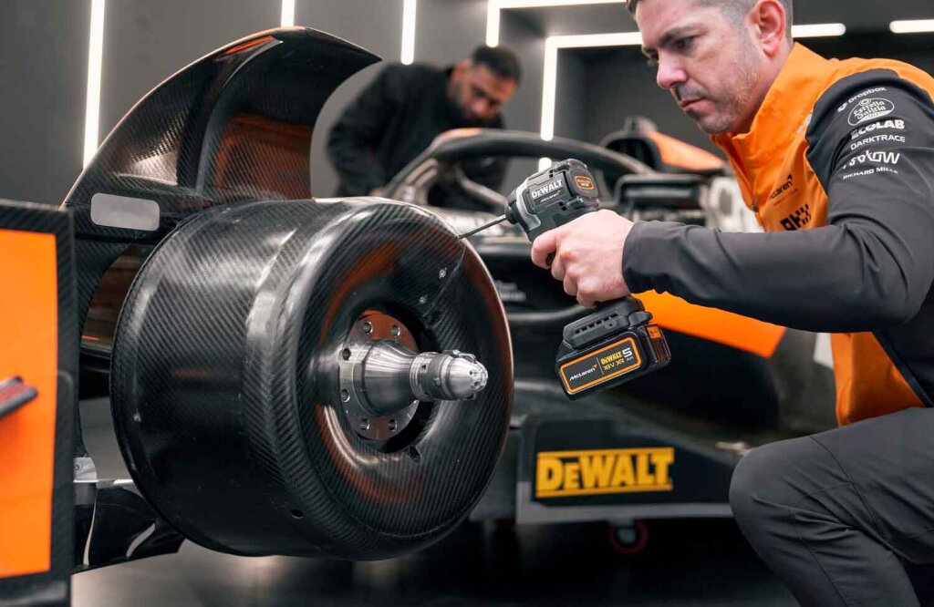 Набор из двух инструментов аккумуляторных бесщеточных McLaren F1 TEAM LIMITED EDITION DeWALT DCK200MP2T - Изображение 13