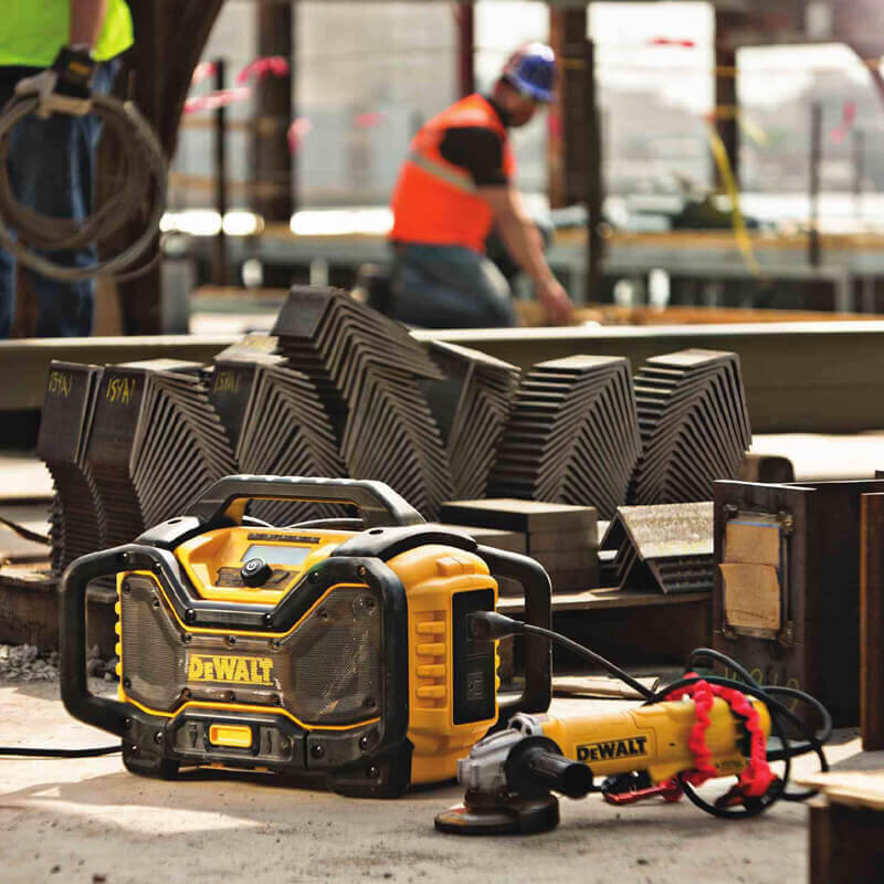 Зарядное устройство-радиоприемник DeWALT DCR027 - Изображение 7