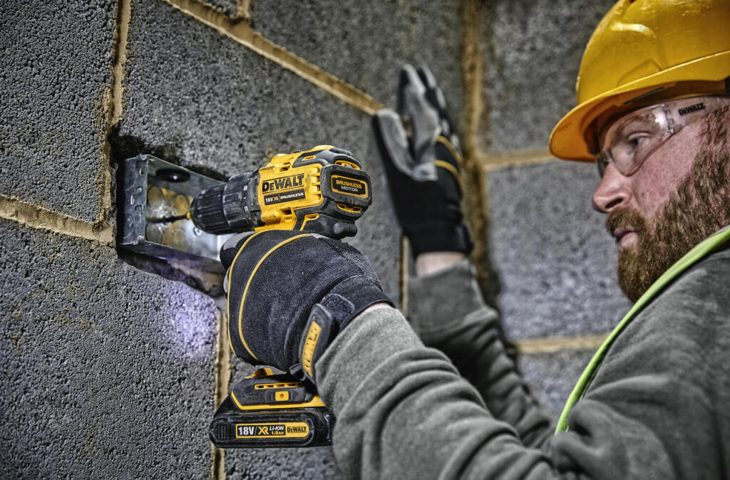 Дрель-шуруповерт аккумуляторная бесщёточная DeWALT DCD708N - Изображение 4