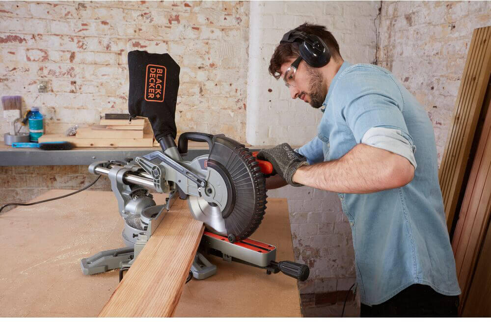 Пила торцовочная сетевая BLACK+DECKER BES700 BES700 - Изображение 3