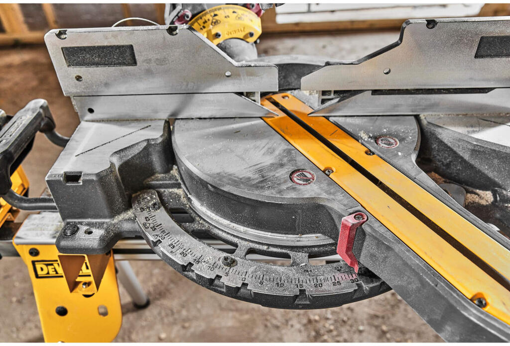 Пила торцовочная аккумуляторная бесщёточна DeWALT DCS781N DCS781N - Изображение 16