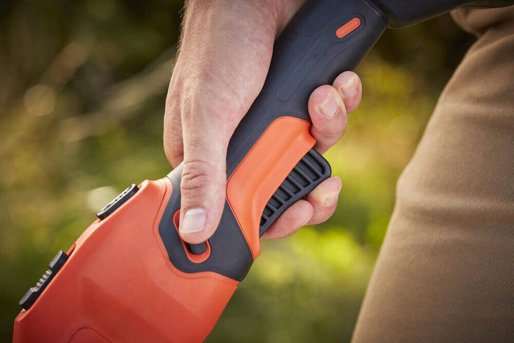 Триммер аккумуляторный бесщеточный BLACK+DECKER BCSTE636L1 BCSTE636L1 - Изображение 2