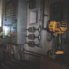 Фонарь светодиодный аккумуляторный DeWALT DCL043 DCL043 - Изображение 4
