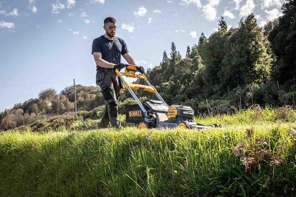 Газонокосилка аккумуляторная самоходная бесщёточная DeWALT DCMWSP660N - Изображение 7