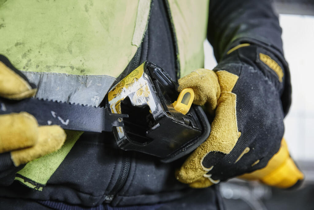 Пила сабельная сетевая DeWALT DWE305PK DWE305PK - Изображение 10