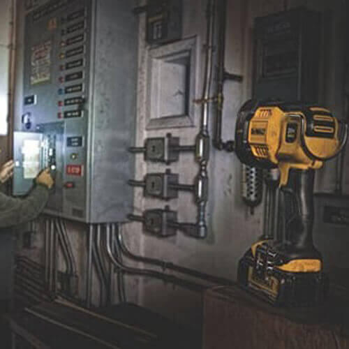 Фонарь светодиодный аккумуляторный DeWALT DCL043 DCL043 - Изображение 4