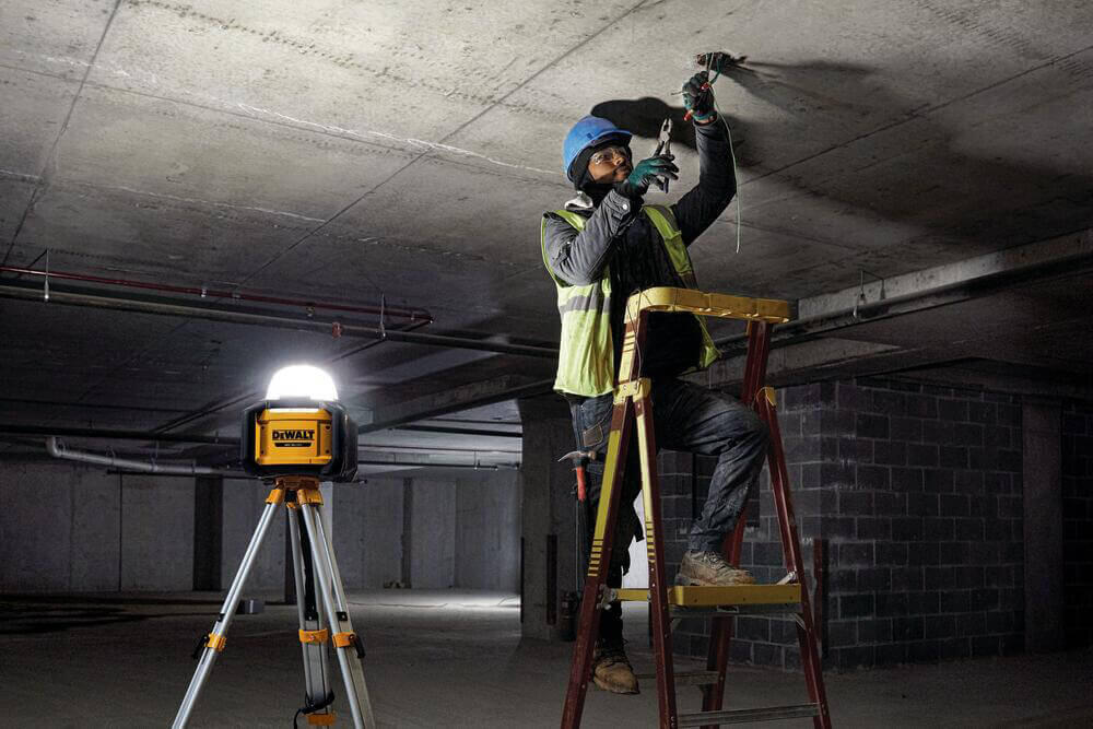 Фонарь светодиодный аккумуляторный DeWALT DCL074 DCL074 - Изображение 9