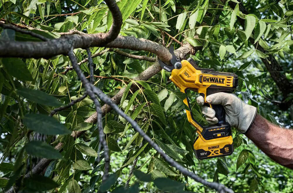 Ножниці садові - секатор акумуляторний DeWALT DC DCMPP568N - Зображення 7