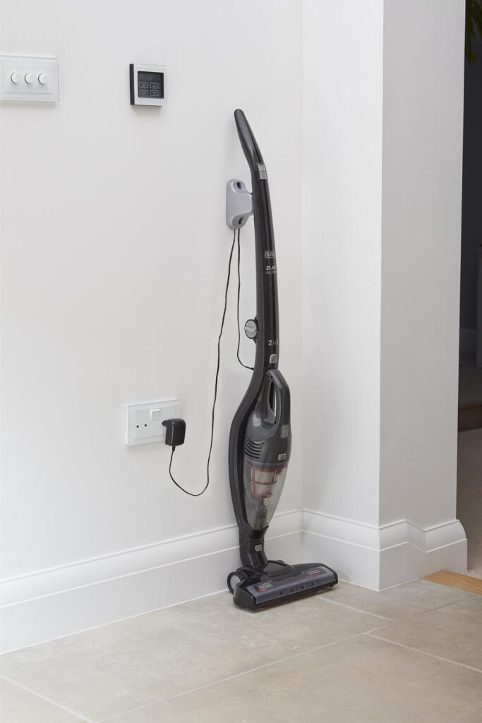 Пылесос аккумуляторний (электровеник) BLACK+DECKER SVB620JW SVB620JW - Изображение 4