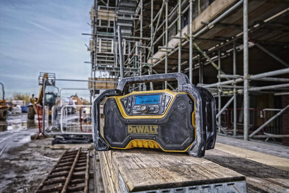 Зарядное устройство-радиоприемник DeWALT DCR029 - Изображение 6